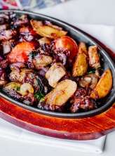 vegetable-meat-stew-inside-black-pan